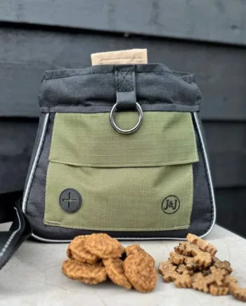 Dicte godbidstaske by Irene Jarnved, Grøn